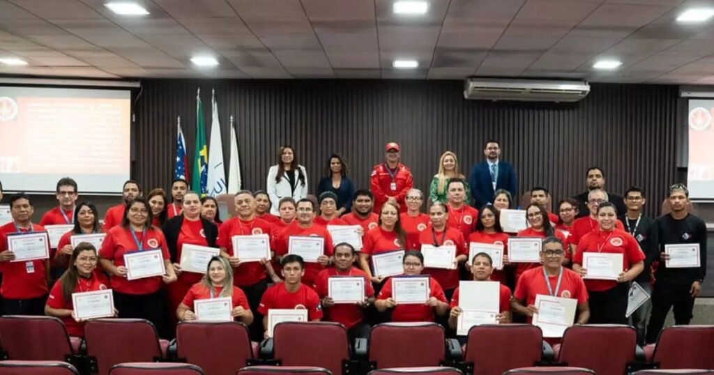 Câmara de Manaus certifica brigadistas após formação voltada à segurança institucional