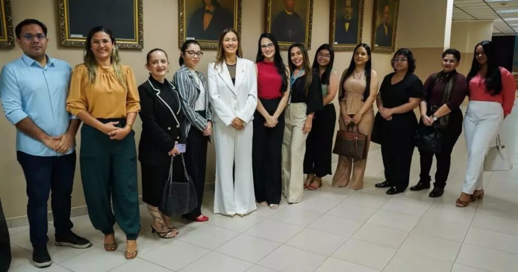 Visita à Câmara de Manaus inclui debate sobre papel de candidatos em ano eleitoral