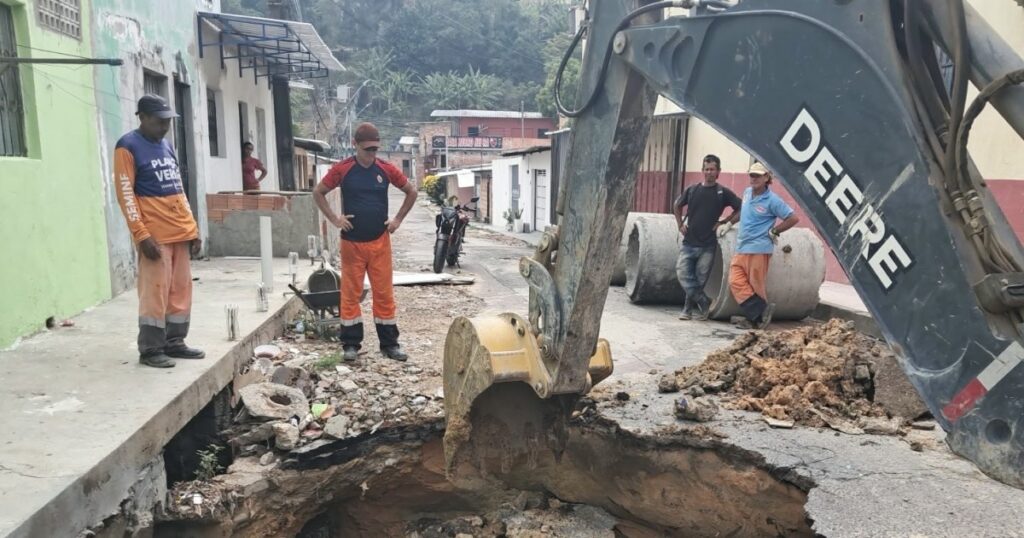Campo Dourado tem rede de drenagem substituída após dano em tubulação