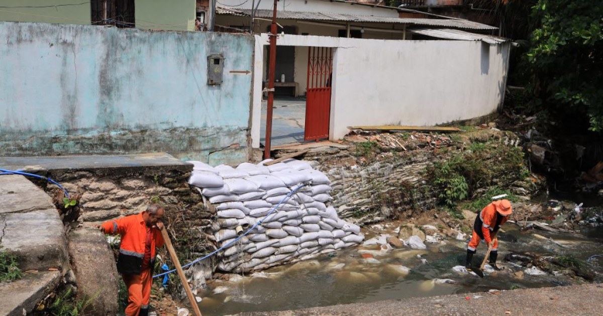 Rua Rio Napuiau tem trecho de igarapé limpo e reforçado contra erosão