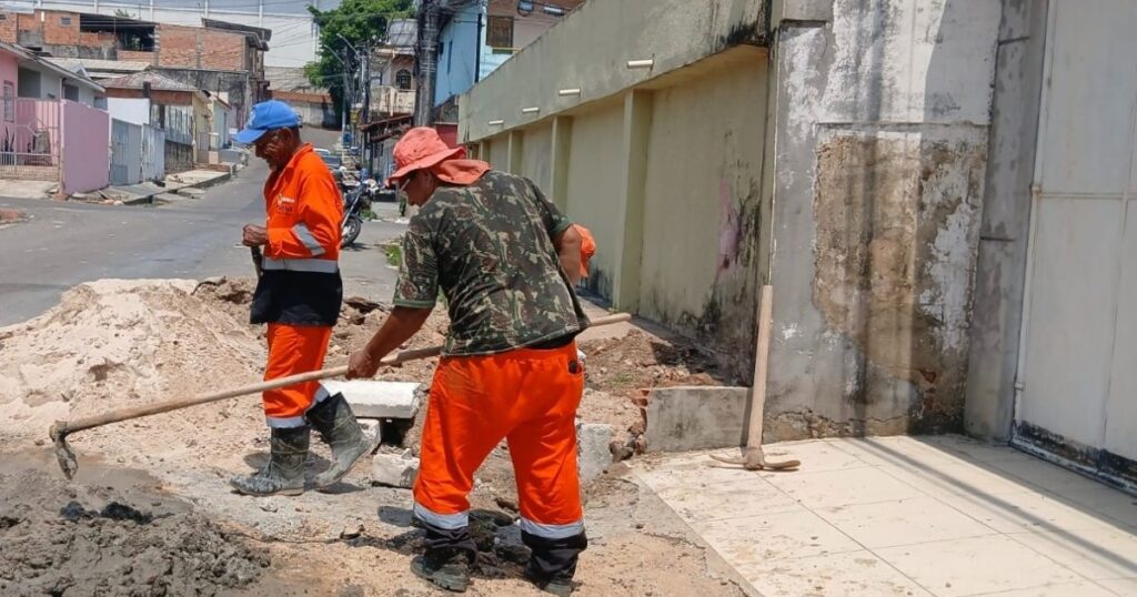 Rua Pitimbu tem calçada reconstruída durante implantação de drenagem superficial