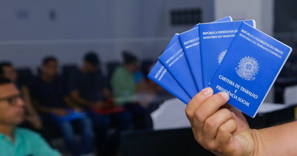 Atendimento do Sine Manaus reúne vagas para indústria, serviços e comércio nesta quarta