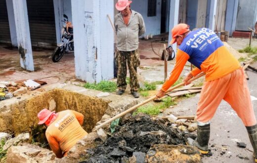 Tampa de caixa coletora é refeita após limpeza de estrutura no Alvorada 2