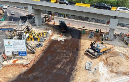 Área de 400 m² recebe pavimentação durante implantação do Passarão