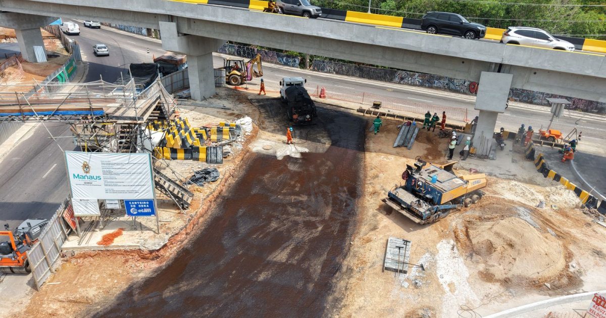 Área de 400 m² recebe pavimentação durante implantação do Passarão