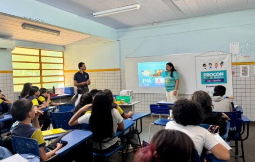 Conhecimento sobre direitos do consumidor é levado a estudantes da zona Norte de Manaus