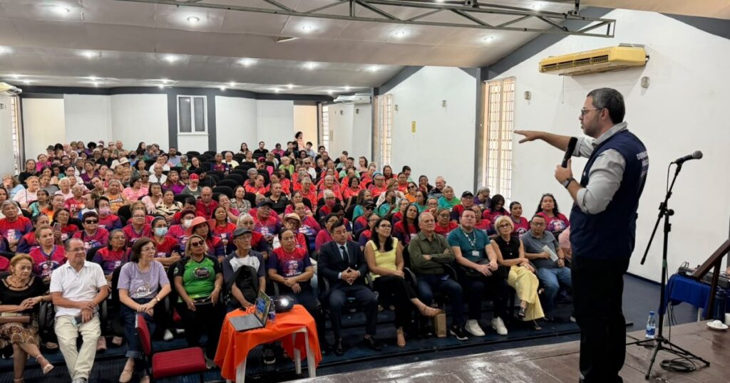 Acesso a direitos reúne idosos e órgãos públicos em palestra no Parque Municipal