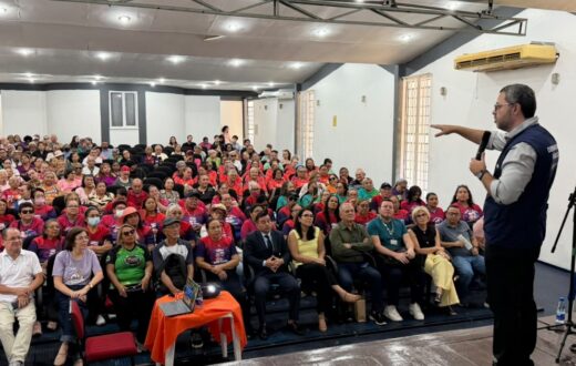 Acesso a direitos reúne idosos e órgãos públicos em palestra no Parque Municipal