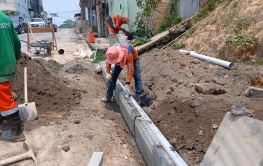 Serviço na rua Cuniau passa da galeria subterrânea à parte externa em Manaus