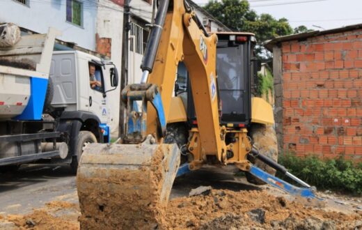 Concreto armado é usado para recompor drenagem da rua Uirapurus, em Manaus