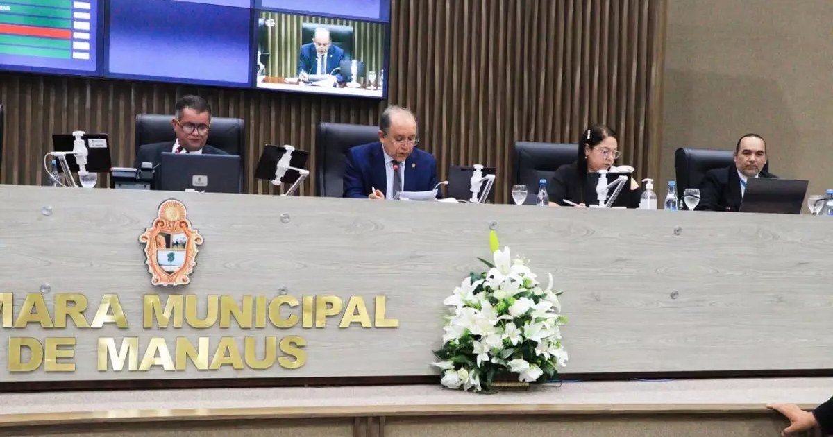 Exigência para veículos elétricos e data profissional avançam à sanção em Manaus