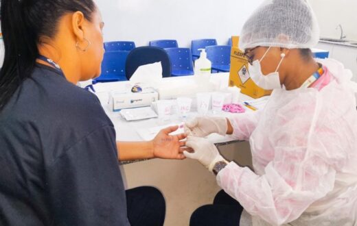 Campanha em Manaus combina vacinação contra HPV, rastreamento e ações na rede municipal