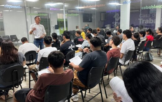 Comunicação e postura profissional estão entre os temas de curso da Semtepi em Manaus